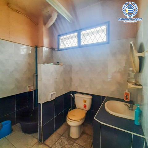 *****บ้านเดี่ยว 3 ชั้นมือสอง ในซอยเอกชัย135 เอกชัย เนื้อที่กว้างขวางมากถึง 74.10 ตร.ว. ฟังก์ชัน 8 ห้องนอน 7 ห้องน้ำ ที่จอดรถ 2 คัน พื้นที่ใช้สอยกว้างขวาง สามารถทำเป็นโฮมออฟฟิศได้ ทำเลดีเดินทางสะดวกสบาย เชื่อมต่อ ใกล้รถไฟฟ้าสายสีน้ำเงิน "สถานีหลักสอง" จองเลย!